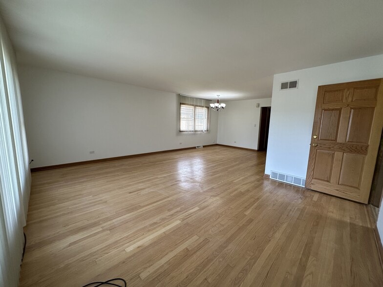 Living Room - 1336 N Northwest Hwy