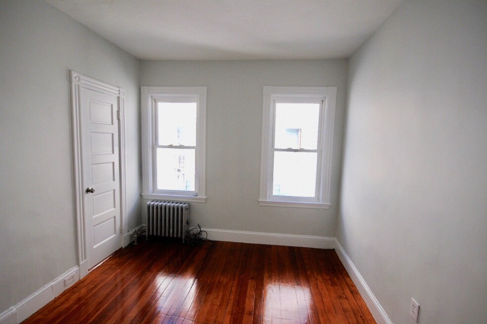 Building Photo - 15 Cawfield St