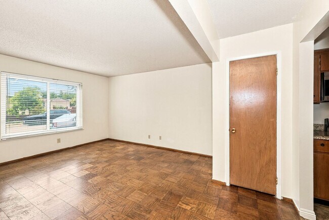 Building Photo - 2727 McGee Ave
