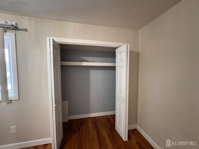 Building Photo - 489 Madison Dr