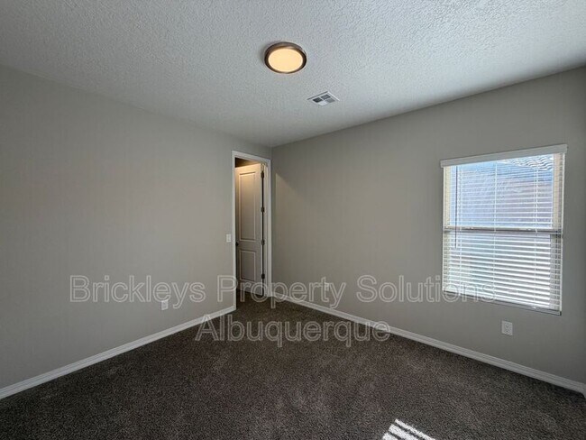 Building Photo - 3969 Kodiak Rd NE