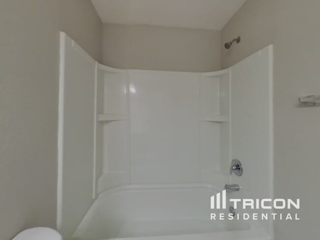 Building Photo - 77009 Birdseye Ct