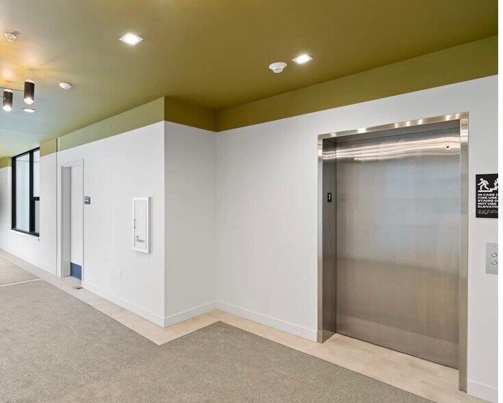 Building Photo - 1400 Chrysler Dr