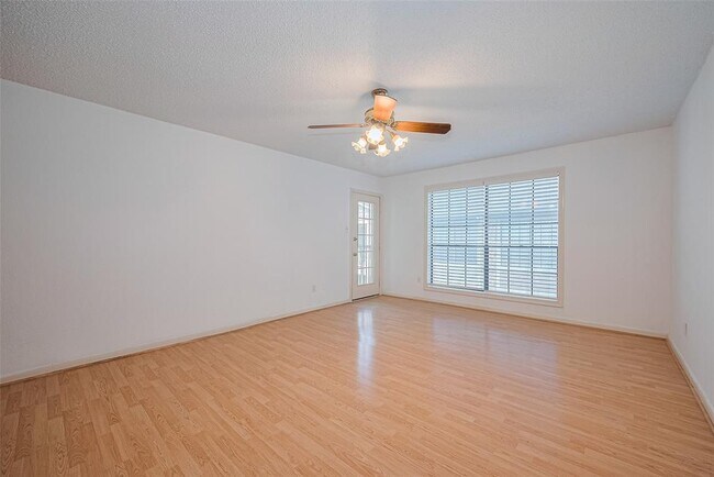 Building Photo - 1311 Antoine Dr