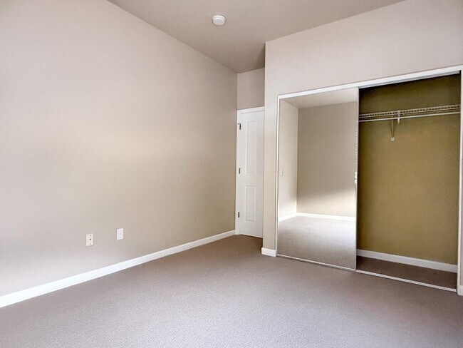 Building Photo - 15 Parkridge Cir