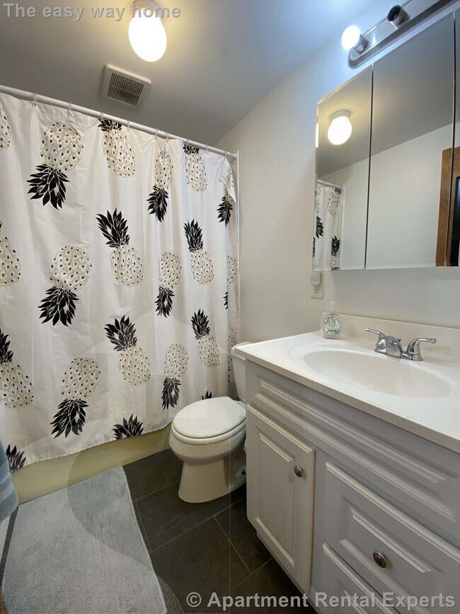 Building Photo - 94 Beacon St