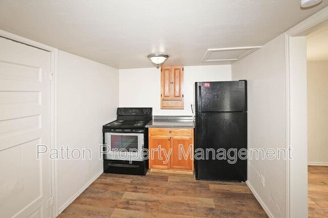 Building Photo - 4240 SW 10th Ave