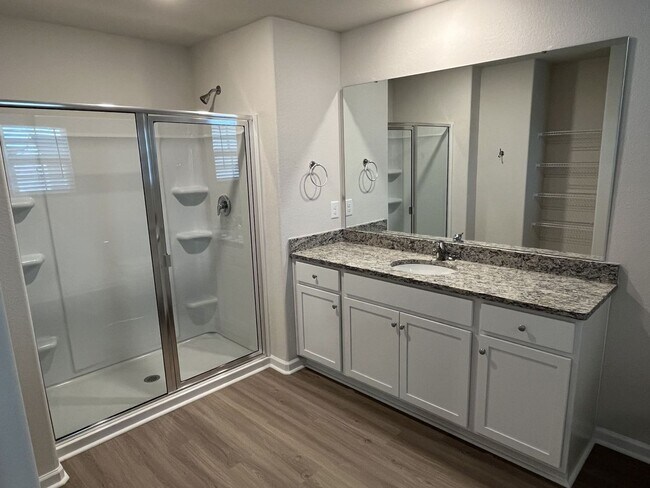 Building Photo - Newer 3 Bed House in East Charlotte