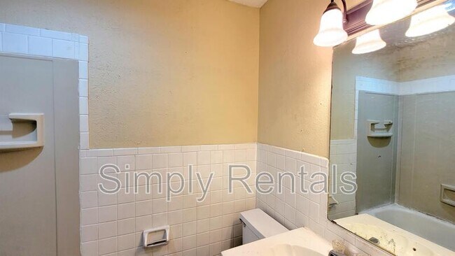 Building Photo - 400 Bill Bradford Rd