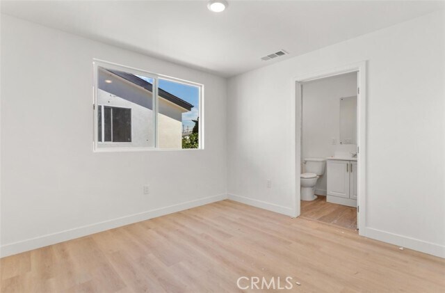 Building Photo - 711 W 80th St