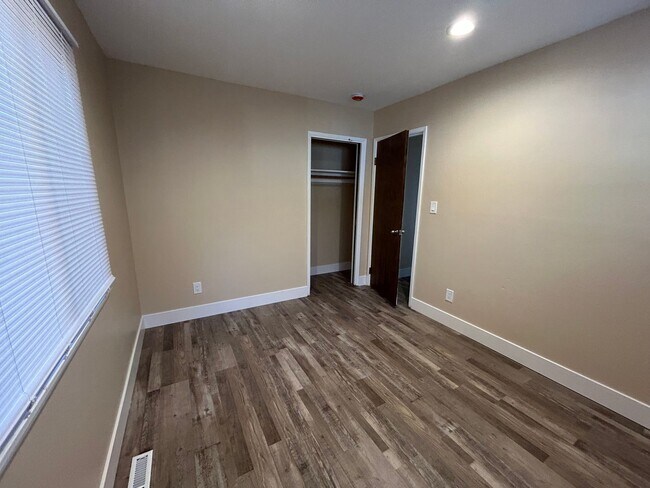 Building Photo - Al Tahoe Home - 3 Bed, 2 Bath with 2 Car G...