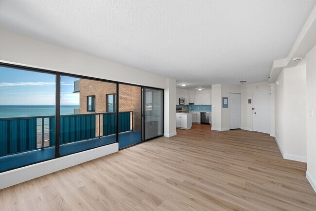 Building Photo - 300 Lynn Shore Dr