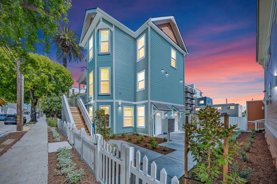 Building Photo - 2020 Dwight Way