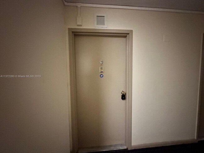 Building Photo - 900 NE 18th Ave