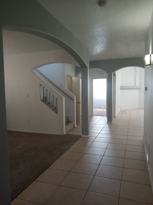 Building Photo - Easy Commute to Los Alamos or Santa Fe