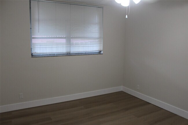 Building Photo - 1720 Funston St