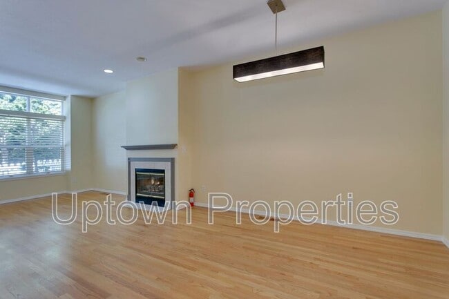 Building Photo - 3706 SW Troy St