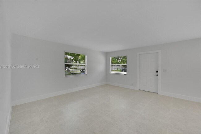 Building Photo - 808 SW 12th Ct