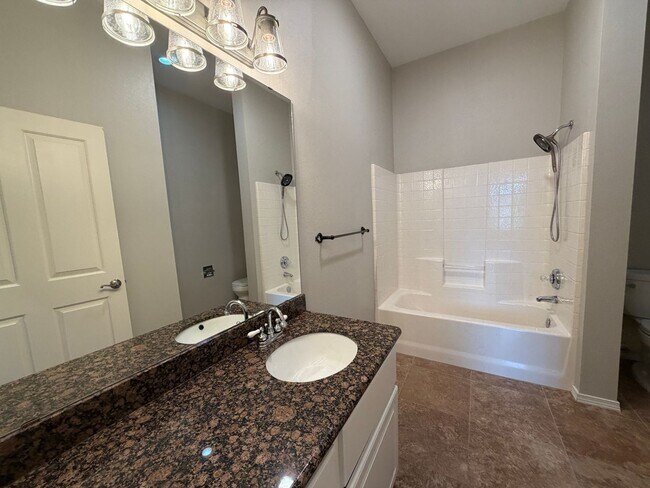 Building Photo - 2Bd/2Ba Bellevue Condo