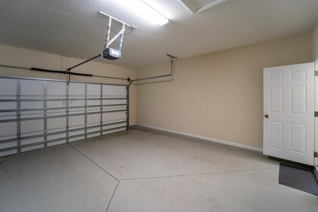 Building Photo - 543 Aventurine Ave
