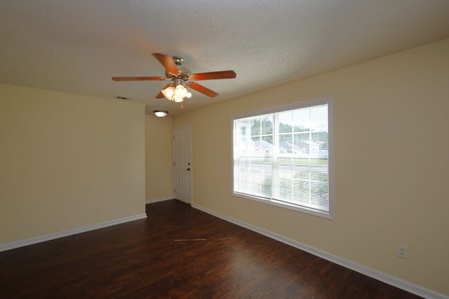 Building Photo - 1801-B Chestnut Dr.