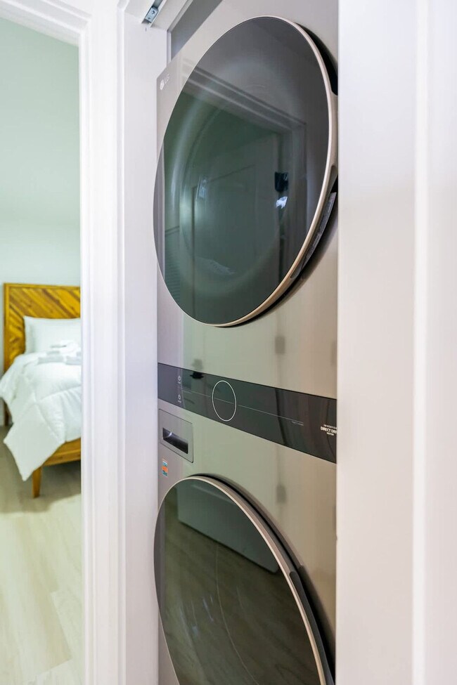 Building Photo - 42 White St Pl