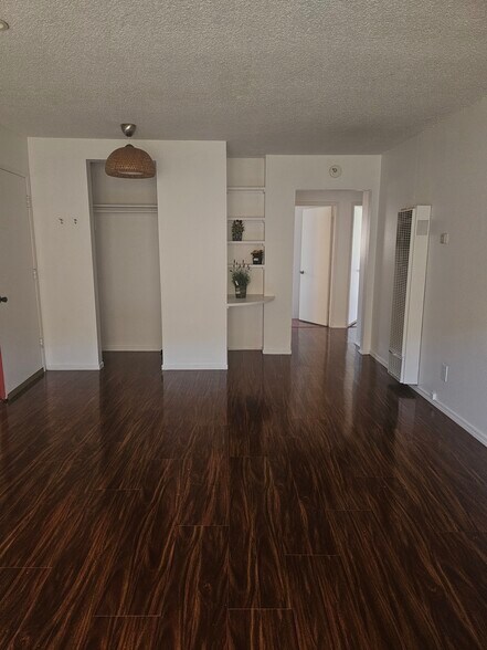 Building Photo - 2112 Manhattan Beach Blvd