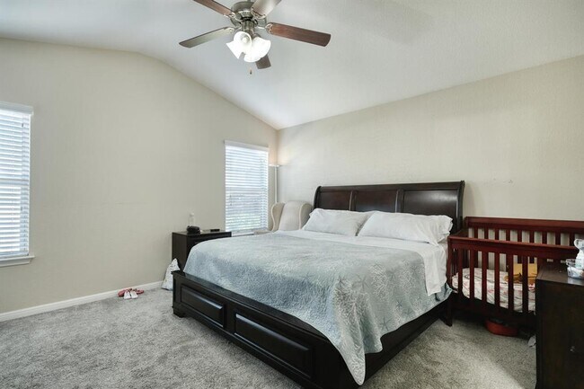 Building Photo - 413 Alsatian Ln