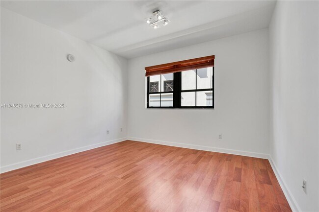 Building Photo - 8395 SW 73rd Ave