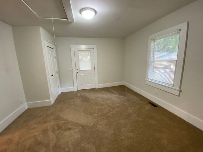 Building Photo - PRE-LEASING FOR AUGUST 2026!