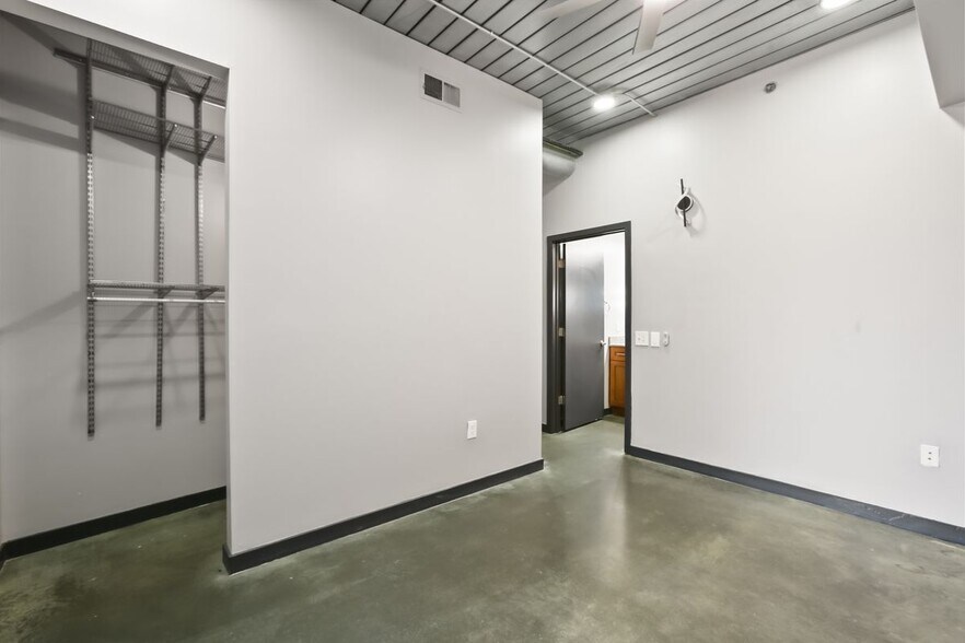 Building Photo - 620 Glen Iris Dr NE