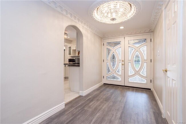 Building Photo - 18834 Devonshire St