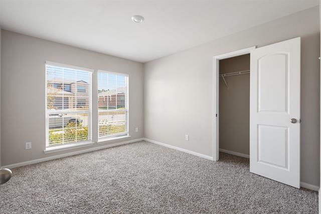 Building Photo - 627 Aqueduct Dr