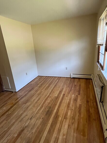 Building Photo - 37 Nicholas Dr