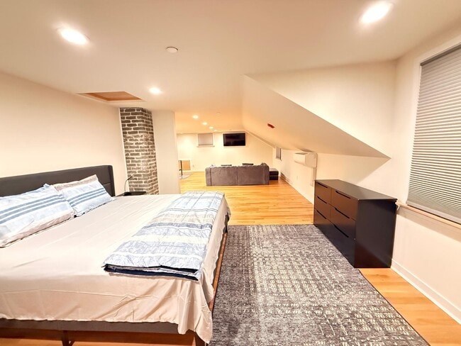 Building Photo - 1017 E Front St