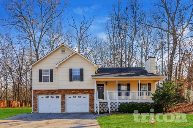 Building Photo - 210 Legend Dr