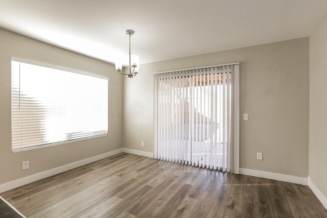 Building Photo - 2435 Sunset Peak St