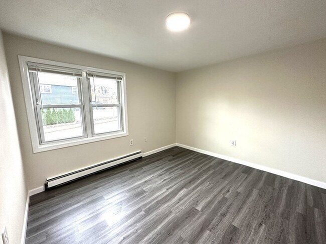 Building Photo - 3 Gordon St