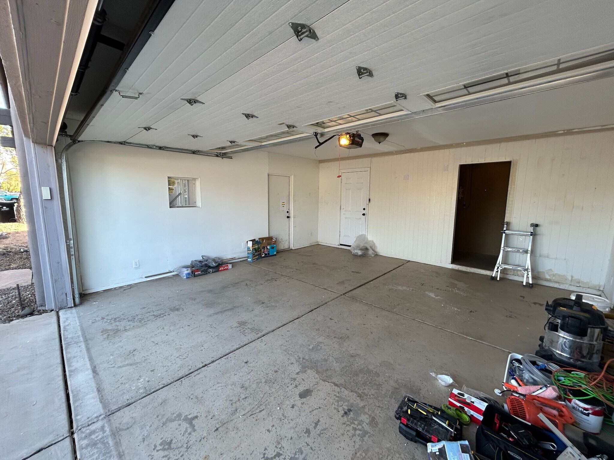 Building Photo - 2933 W Muriel Dr
