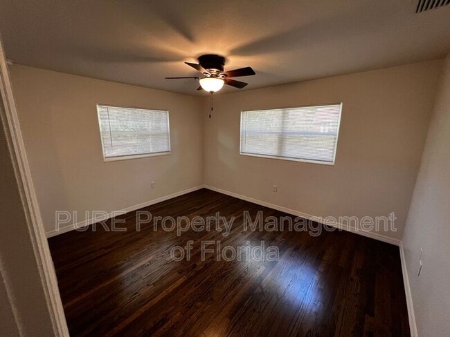 Building Photo - 1220 SE 3rd St