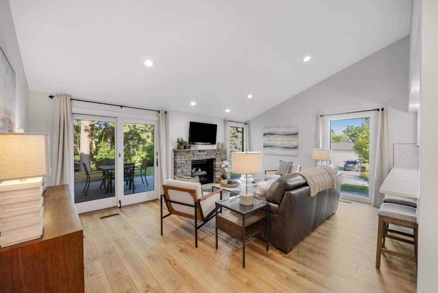 Building Photo - 2890 N Mountain Rd