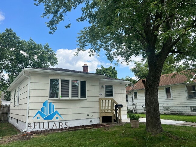 Building Photo - "Charming 2-Bedroom Gem with Finished Basement & Gleaming Hardwood Floors in Hammond!"