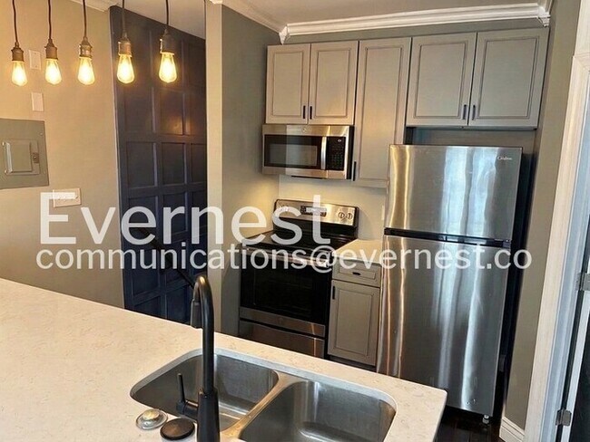 Building Photo - 112 Hanford St