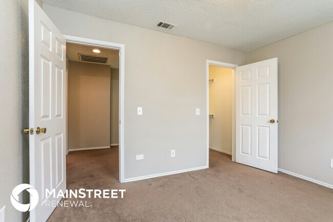 Building Photo - 1328 E Miller Dr