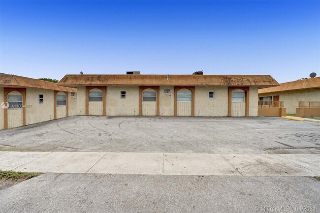 Building Photo - 5316 NW 24th Ct