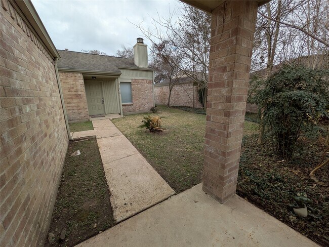 Building Photo - 18514 Meadows Way Dr