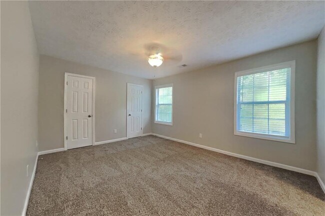 Building Photo - 3282 Summit Glen Dr