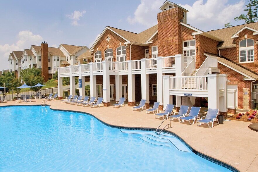 Clubhouse Pool - 935 Dorchester Pl