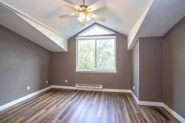 Building Photo - Wonderful 2-bedroom Townhome Style in Bothell, WA!