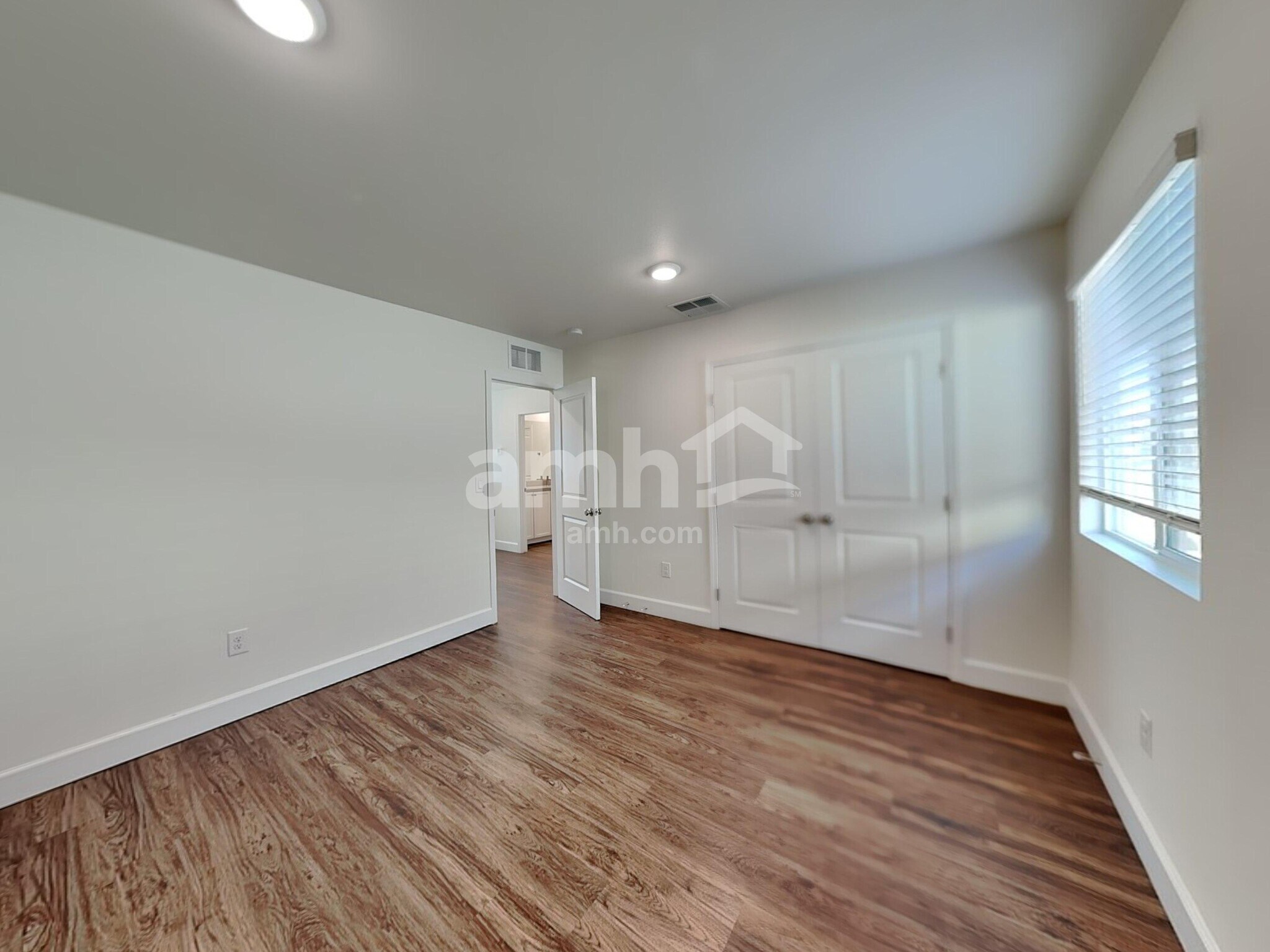 Building Photo - 6035 Schmidt St